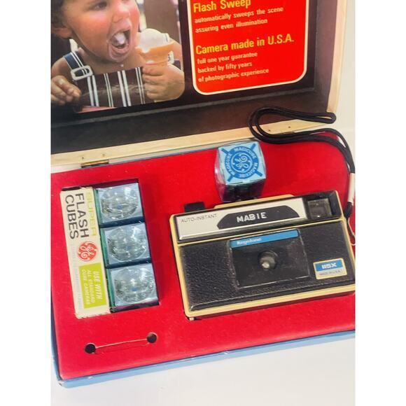 Keystone 115x W/ Magic Cube - Instant Loading Film Camera - Picture 3 of 9